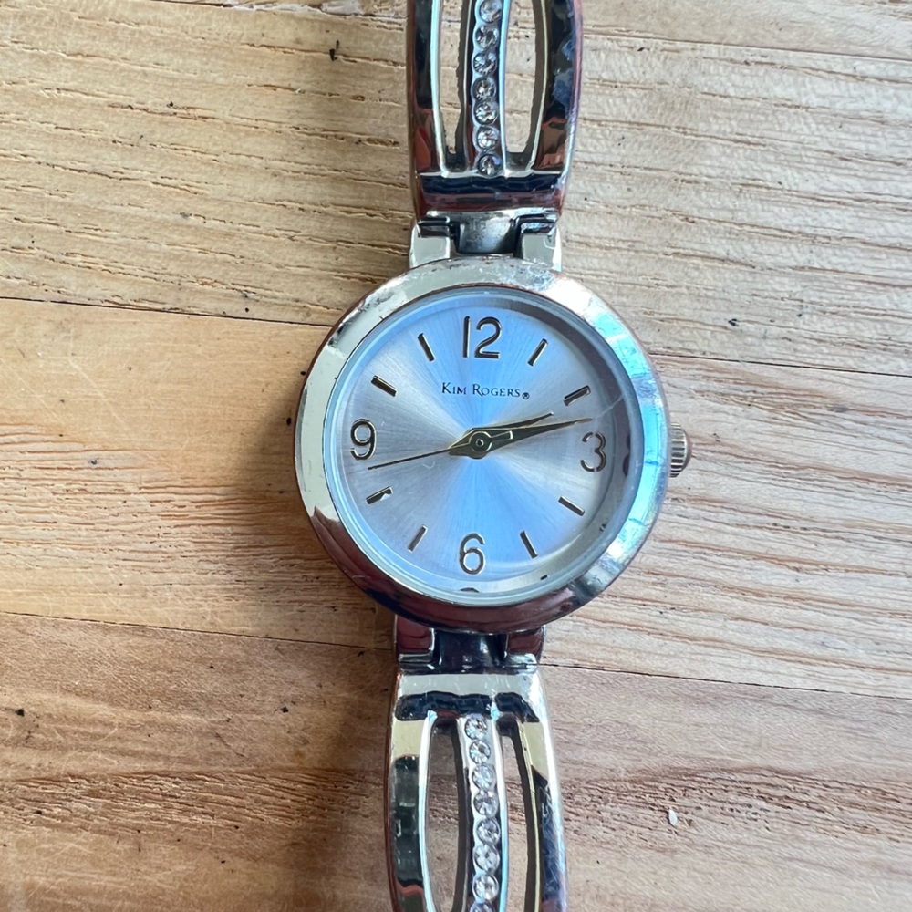 Kim rogers ladies silver tone fashion bracelet watch NEW BATTERY